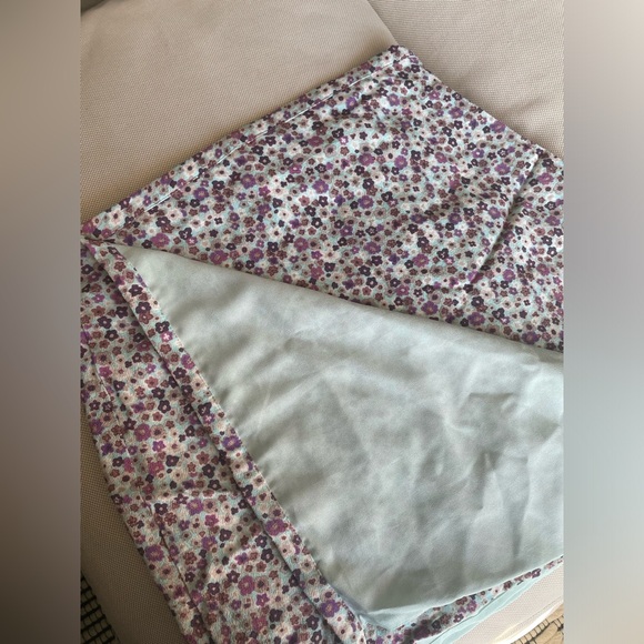 Aritzia flowery skirt - Picture 7 of 9